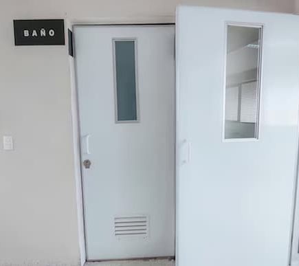 Por que a porta para sala de raio X é essencial para segurança radiológica?