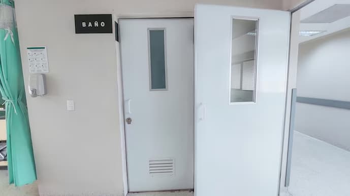 Por que a porta para sala de raio X é essencial para segurança radiológica?