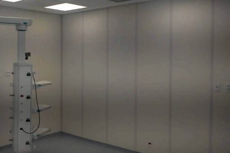 Por que os painéis de chumbo são cruciais em ambientes médicos e laboratoriais?